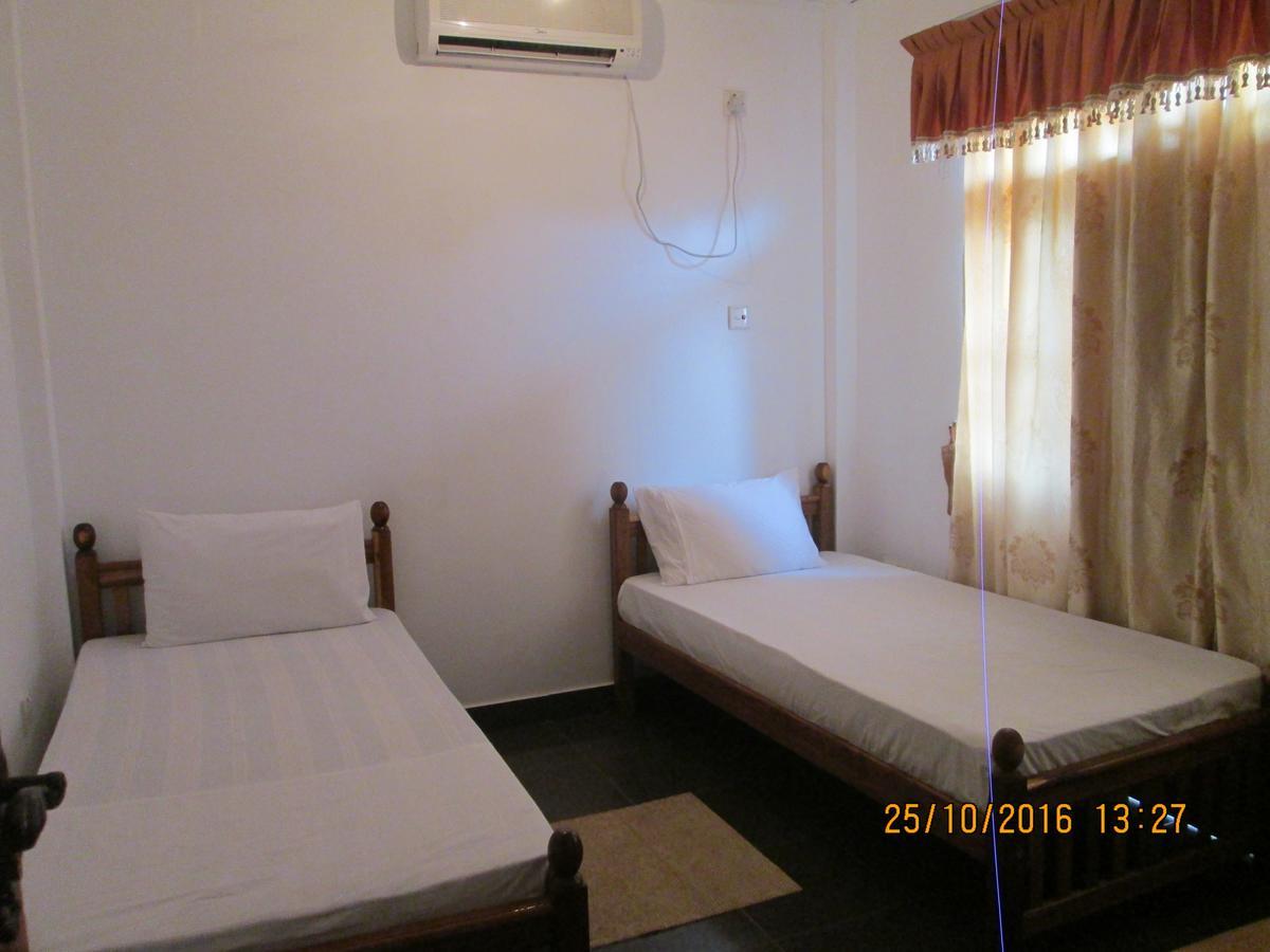 Hotel Blue Whale Jaffna Kültér fotó