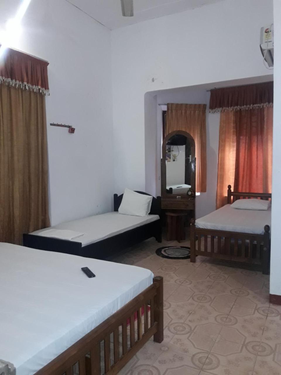 Hotel Blue Whale Jaffna Kültér fotó