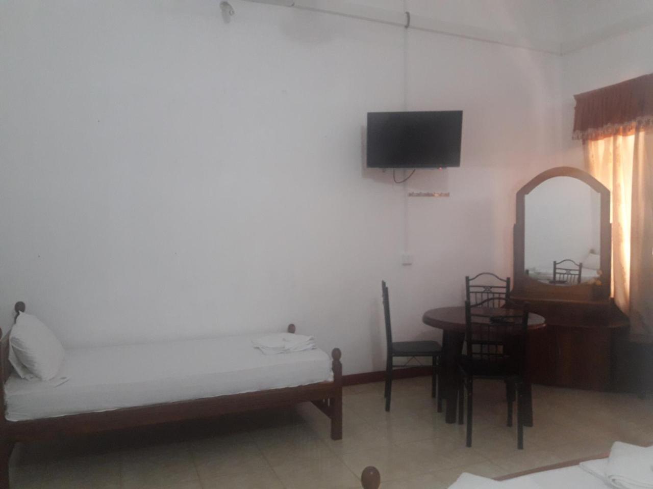 Hotel Blue Whale Jaffna Kültér fotó